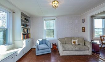 318 Mitchell's Ln, Middletown, RI 02871