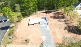 18 Somerset Dr, Appomattox, VA 24522