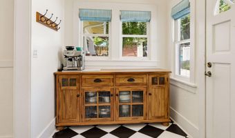 307 N Main St, Ashland, OR 97520