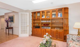 10834 HILLBROOKE Ln, Potomac, MD 20854