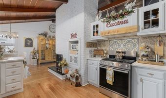 92 Turner Ave, Cranston, RI 02920