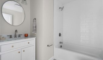 39 Winsor St, East Providence, RI 02914