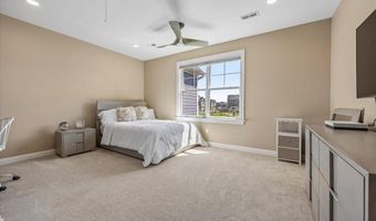 821 GREENWICH Dr, Ambler, PA 19002