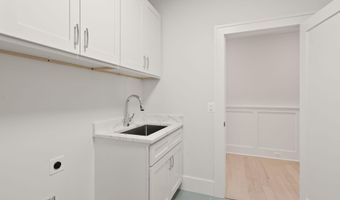 112 N HIGHLAND St, Arlington, VA 22201