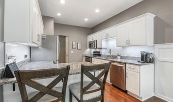660 Elmwood Pt, Aurora, OH 44202