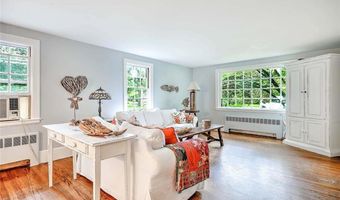44 Washington Rd, Barrington, RI 02806