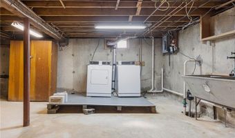 118 Wolcott Ave, Middletown, RI 02842