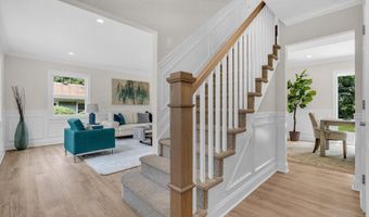8 Imperia Pl, Aberdeen, NJ 07747