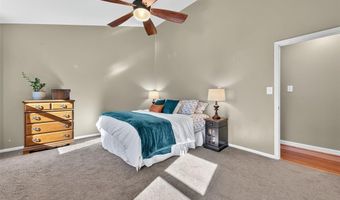 1452 Cedar Bluff Dr, Ballwin, MO 63021