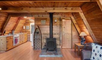3 Lyons Ln, Cascade, ID 83611