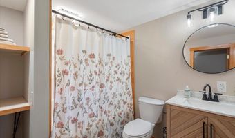 46 Log Cabin Dr, Cambridge, VT 05465