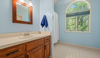 104 Barnes Hill Rd, Burlington, CT 06013