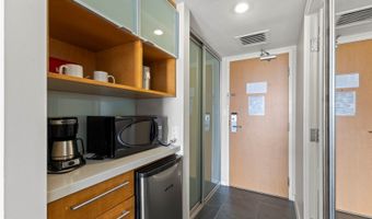 410 Atkinson Dr 962, Honolulu, HI 96815