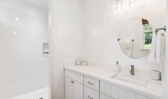 810 S Beach Blvd, Bay St. Louis, MS 39520