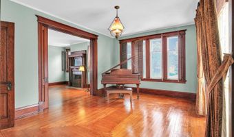 130 S Pine St, Arcola, IL 61910