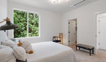 5069 SE KING Rd B, Milwaukie, OR 97222
