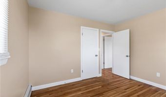 21 Reardon Dr, Middletown, RI 02842
