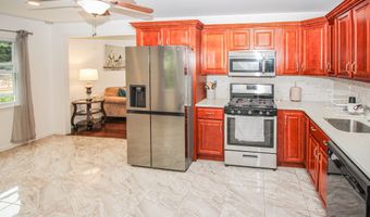 40 Grove Pl, Danbury, CT 06810