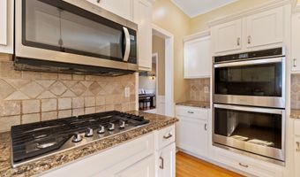 33 Roxbury Ct, Cheshire, CT 06410
