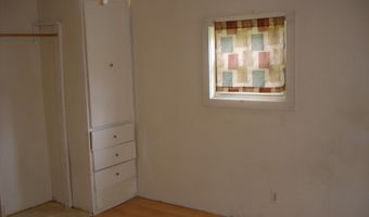 8 Holiday Ln, Standish, ME 04084
