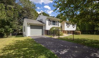 24 Hillside Cir, Brookfield, CT 06804