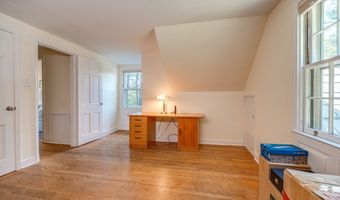 18 Plum Tree Rd, Amherst, MA 01002
