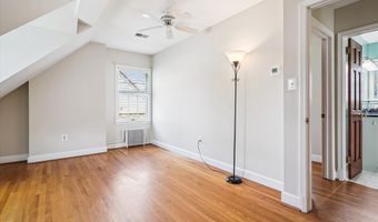 121 S FENWICK St, Arlington, VA 22204