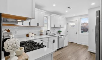 907 LAWRENCE St NE, Washington, DC 20017