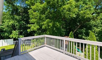 17 Ostend St, Johnston, RI 02919