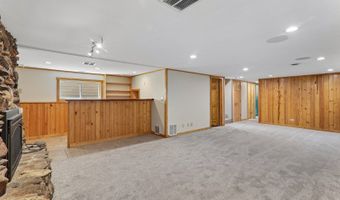 327 Oakwood Dr, Antioch, IL 60002