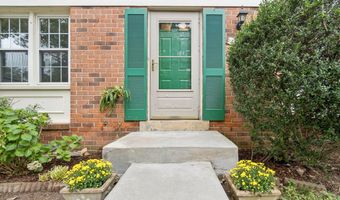 4906 VAN WALBEEK Pl, Annandale, VA 22003