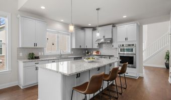 3048 N Spurway Dr, Ann Arbor, MI 48105