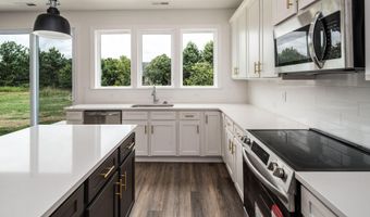 767 Fairway Rd, Ayden, NC 28513