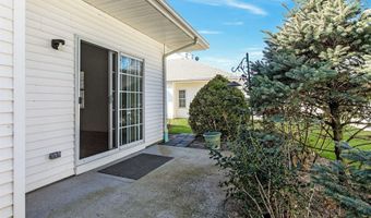 52 Oyster Cove Ln 52, Blue Point, NY 11715