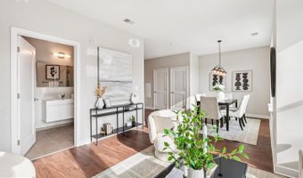 989 S BUCHANAN St #225, Arlington, VA 22204