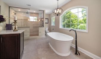 35 Shinnecock Hills Dr, Albany, NY 12205