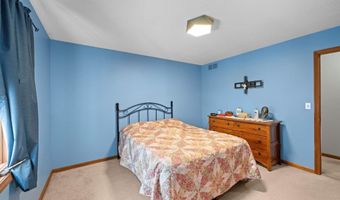 904 Elm St, Auburn, IN 46706