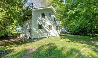 81 Mud Pt S, Alburgh, VT 05440