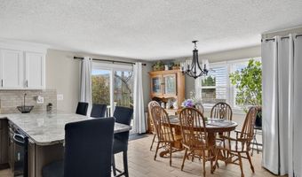 22 Connecticut Ave, Middletown, RI 02842