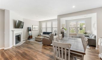 800 Dipper Ln 3, Aurora, OH 44202