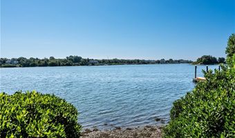 39 Franks Neck Rd, Narragansett, RI 02882