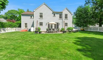 8 Glenwood Dr, Darien, CT 06820