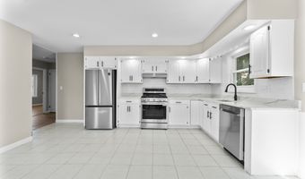 110 Minturn Rd, Bridgeport, CT 06606