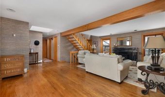 788 Namquid Dr, Warwick, RI 02888