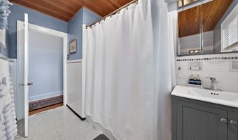 2051 W LIVINGSTON St, Allentown, PA 18104