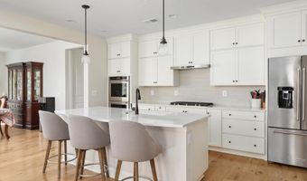 144 COWBIRD St, Lake Frederick, VA 22630