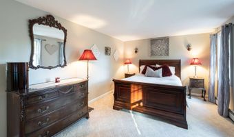 27 Arabian Way, Chester, NH 03036