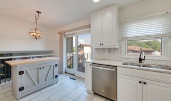 1233 N Hickory Trl, Addison, IL 60101