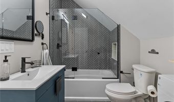 20 Summer St 2, Newport, RI 02840