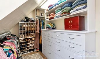 140 Library Ln, Banner Elk, NC 28604